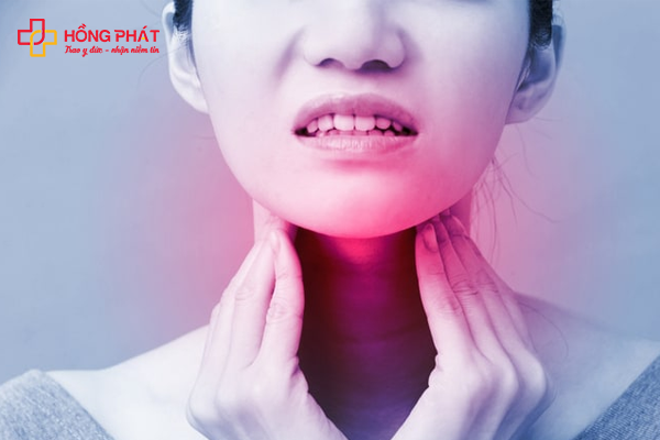 Đau họng kéo dài là một trong những dấu hiệu nhận biết bệnh ung thư vòm họng