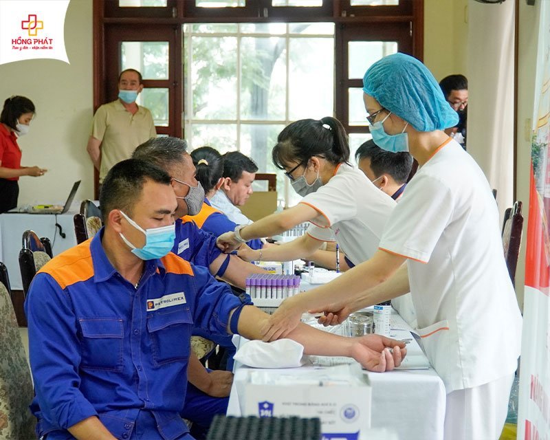 Bệnh viện Đa khoa Hồng Phát thực hiện thăm khám sức khỏe định kỳ cho hơn 500 cán bộ, công nhân viên xăng dầu Petrolimex