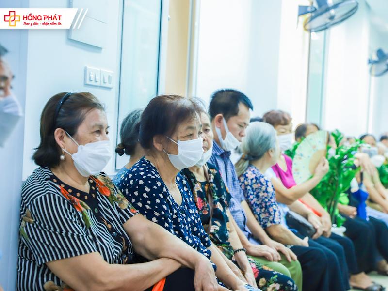 Rất đông bà con phường Nguyễn Du đã tin tưởng Bệnh viện Đa khoa Hồng Phát đến thăm khám đông đủ