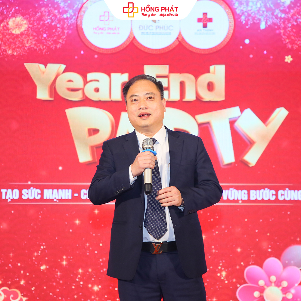 Mở đầu bữa tiệc tất niên, Chủ tịch HĐQT Vũ Hoàng Nguyên có bài phát biểu tổng kết hoạt động trong năm 2022 của Hệ thống 3 bệnh viện
