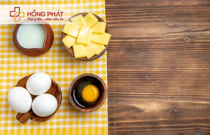 Phomai và trứng là nguồn thực phẩm giàu vitamin A