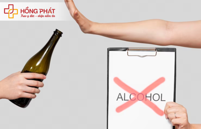 Hạn chế uống rượu để bảo vệ gan