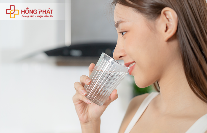 Uống đủ nước hàng ngày giúp giải độc cho cơ thể